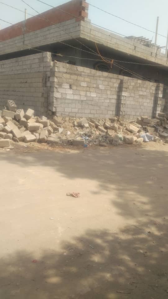 قائد شرطة بئر فضل بعدن يبسط على 3 أراضي لايتام بالتقنية