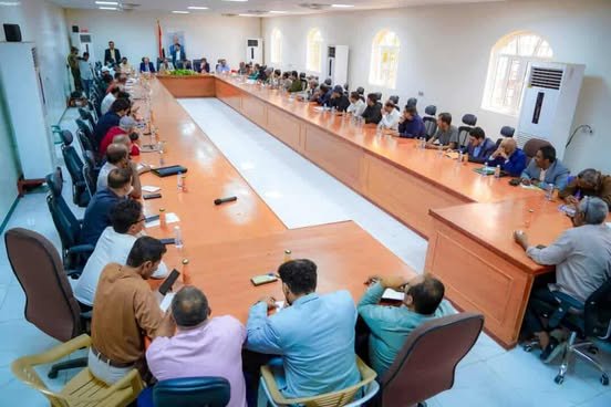 الإمارات تدعم شبوة بـ10 ملايين دولار لتأهيل طرقات المحافظة