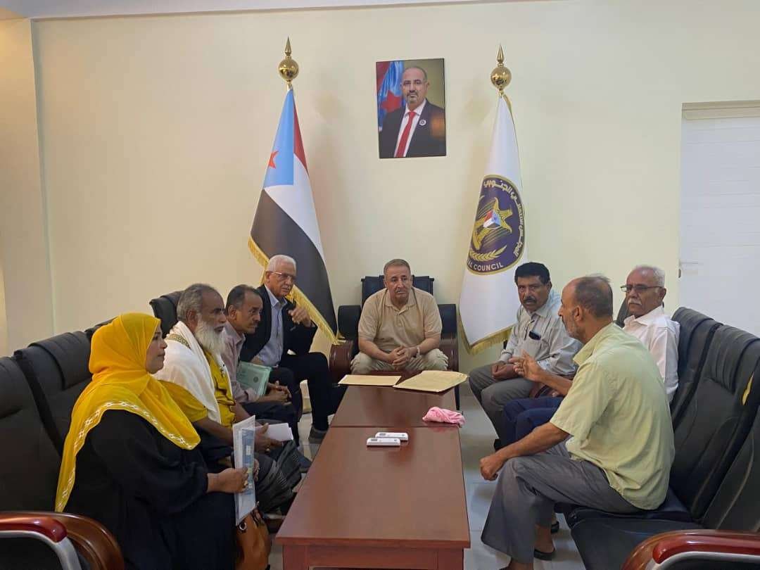 الربيزي يطّلع على برنامج لجنة الإصلاح الإداري والمالي لتفقد المرافق الخدمية بالعاصمة عدن