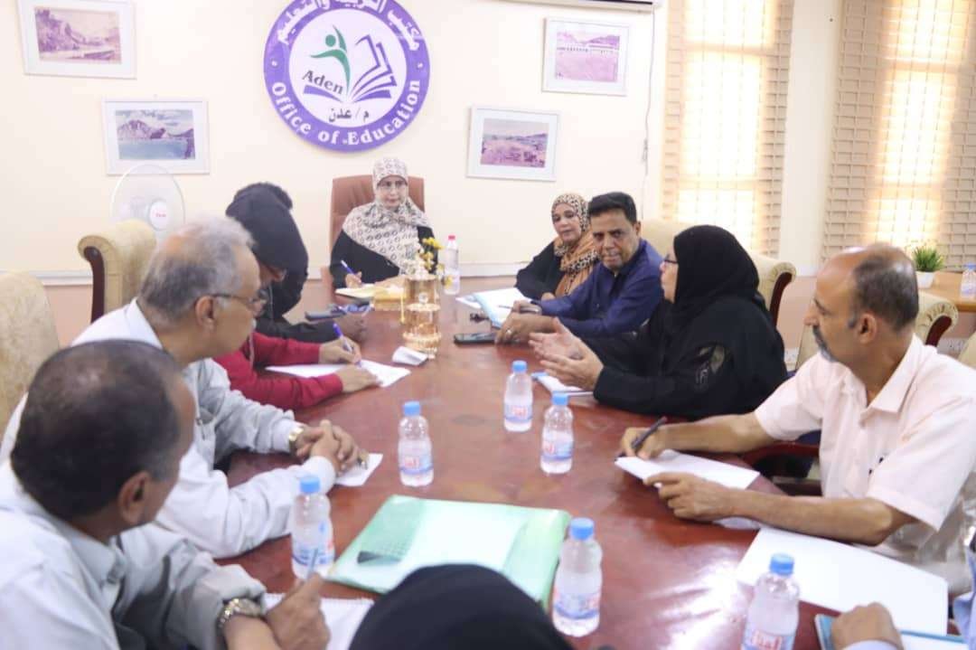 فريق من مجلس المستشارين يلتقي مدير مكتب التربية والتعليم بالعاصمة عدن