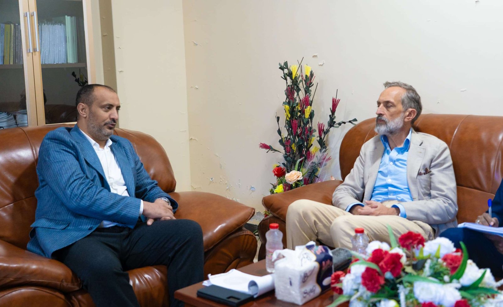 الشرفي يبحث مع منسق الأمم المتحدة سبل تعزيز التعاون الإنساني والتنموي وتسهيل عمل المنظمات الدولية في الجنوب