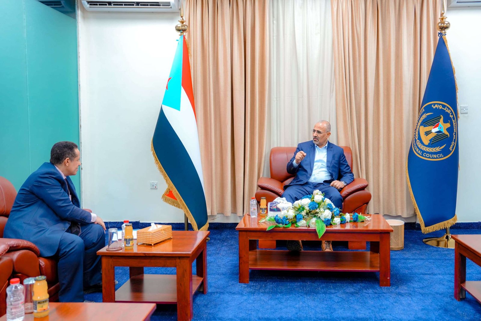 الرئيس الزُبيدي يطّلع على سير العمل التنظيمي بانتقالي لحج ويشدد على فاعلية الأداء