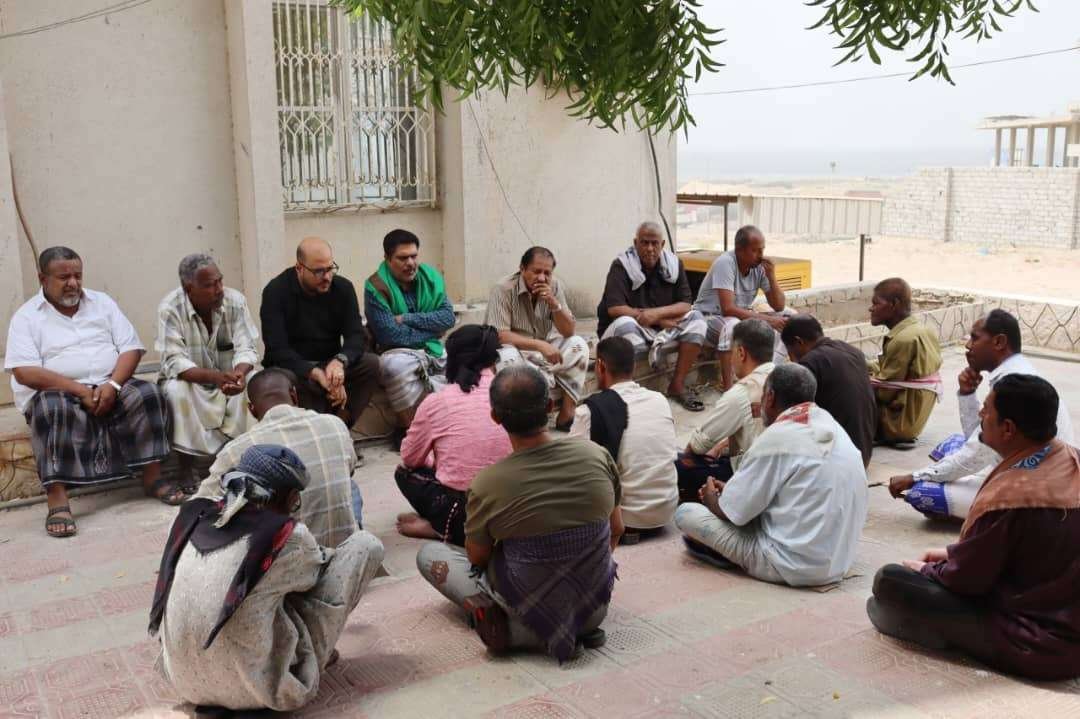 العميد المحمدي يلتقي رؤساء اللجان المحلية في المكلا