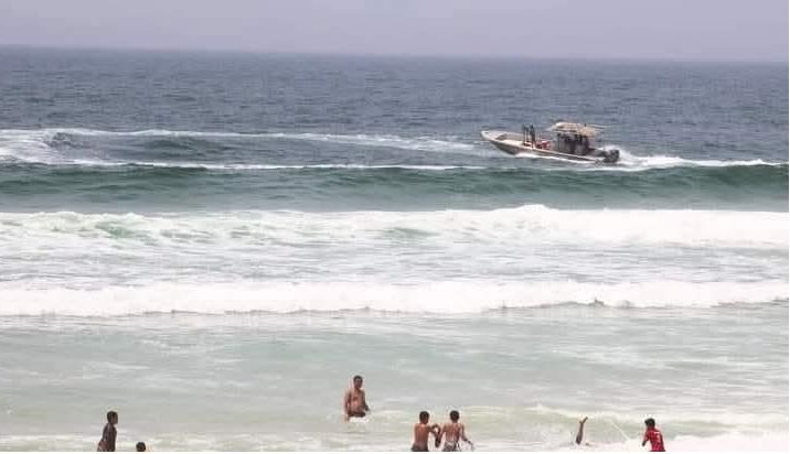 انتشال جثمان شاب غريق من سواحل المكلا