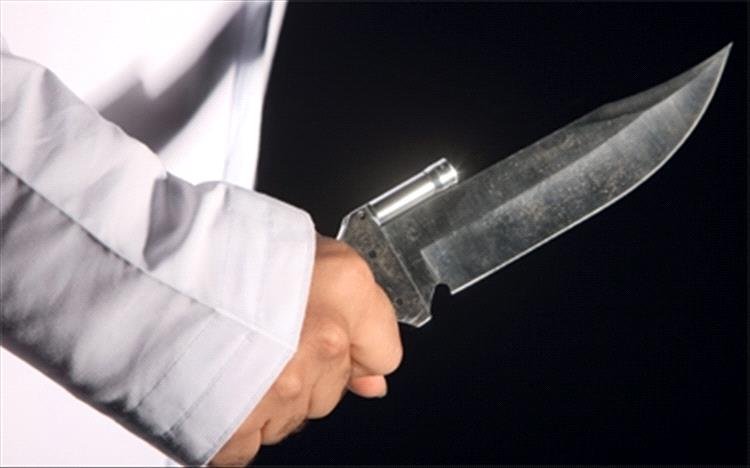 أب يذبح ابنته بسكين في جريمة مروعة بمأرب