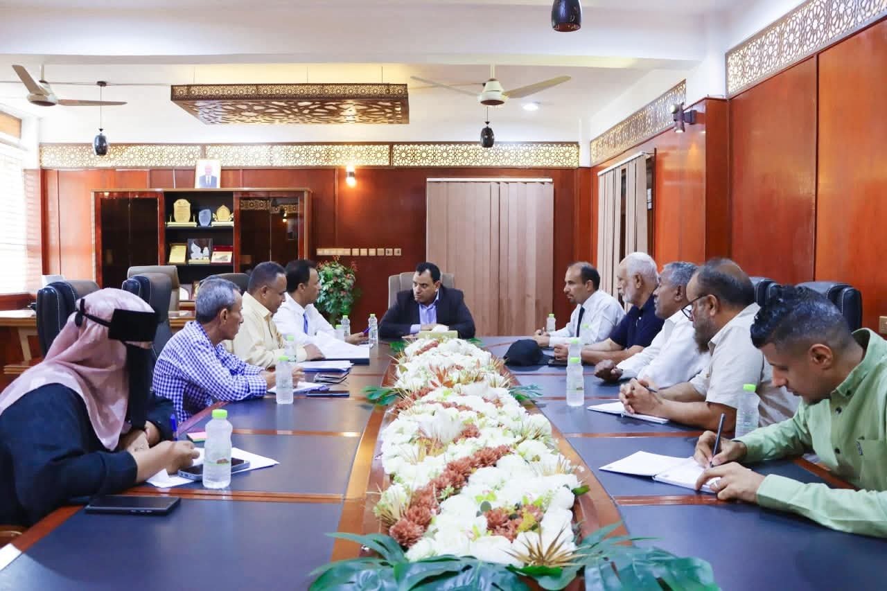 الوزير السقطري يشدد على تنفيد المشاريع الاستراتيجية في القطاع السمكي