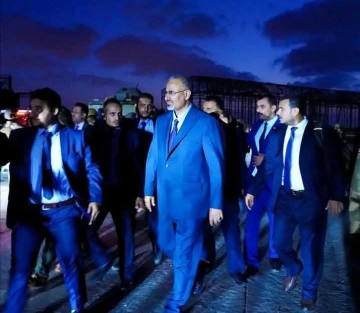 عاجل: وصول الرئيس الزُبيدي والقائد المحرمي الى العاصمة عدن قبل قليل