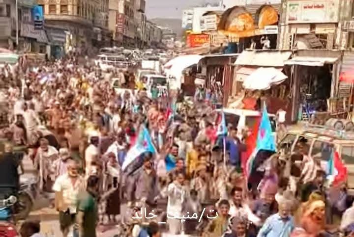 الضالع: تظاهرة حاشده تندد بالتدهور الأقتصادي وتطالب بطرد الحكومة من العاصمة عدن الضالع: تظاهرة حاشده تندد بالتدهور الأقتصادي وتطالب بطرد الحكومة من العاصمة عدن