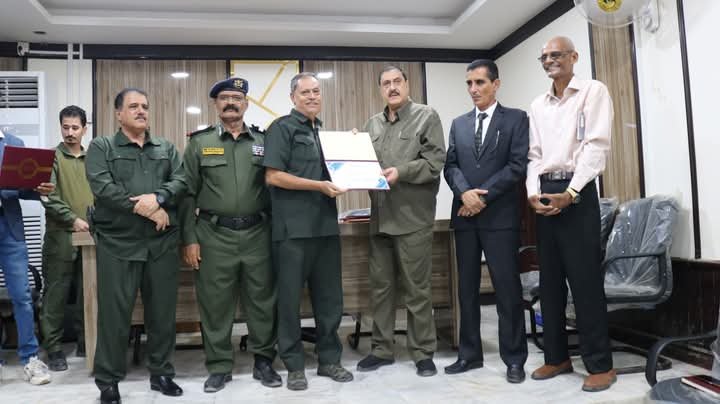 مدير أمن العاصمة عدن يكرّم كوادر أمنية وإعلامية وشخصيات رسمية لدورهم في مكافحة المخدرات