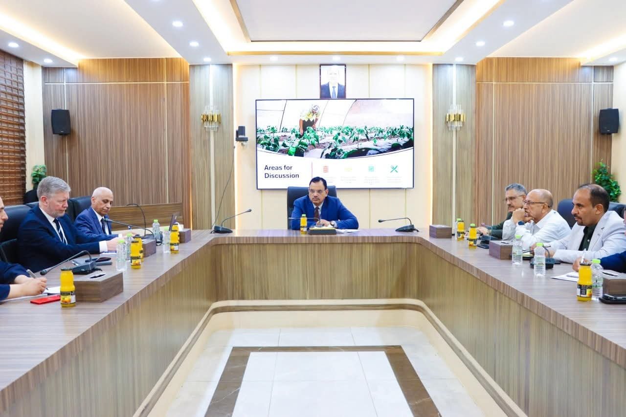 الوزير السقطري يبحث مع وفد من البنك الدولي مشاريع الزراعة والري والأمن الغذائي في بلادنا