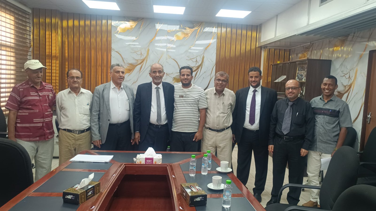 الفريق الركن محمود الصبيحي يزور مبنى محافظة عدن ويلتقي نائب المحافظ