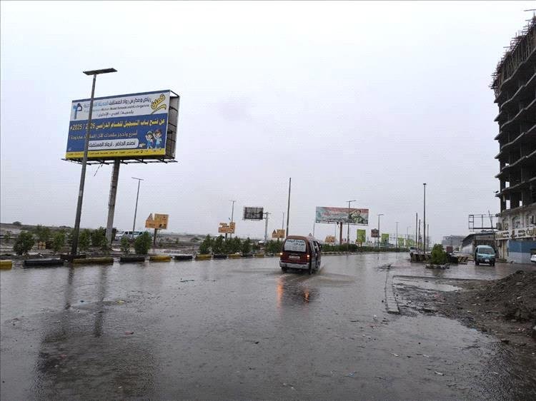 هطول أمطار متفرقة على العاصمة عدن