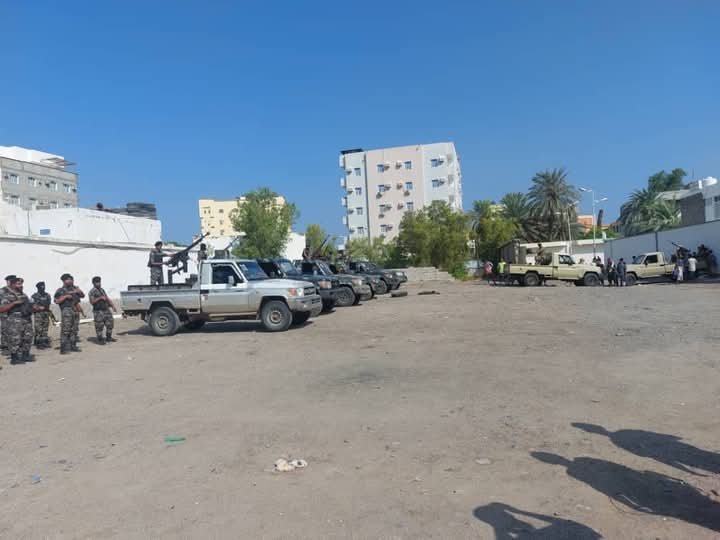 بتوجيهات النائب المحرمي..الشرطة العسكرية الجنوبية تنهي تمرد الكتيبة 4 حزم المكلفة بتأمين مبنى الجوازات في خور مكسر بالعاصمة عدن
