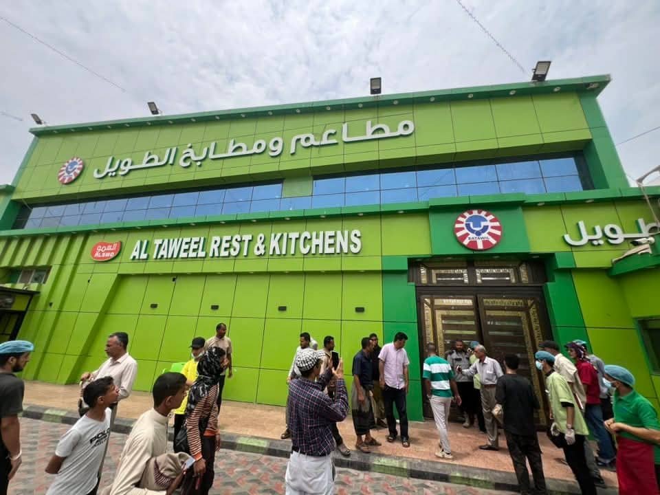 مأمور الشيخ عثمان وسام معاوية ينفذ حملة لإغلاق المطاعم المخالفة للأسعار