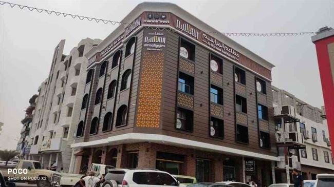 عاجل: إغلاق مطعم “مراسيم” في عدن لعدم الالتزام بالأسعار