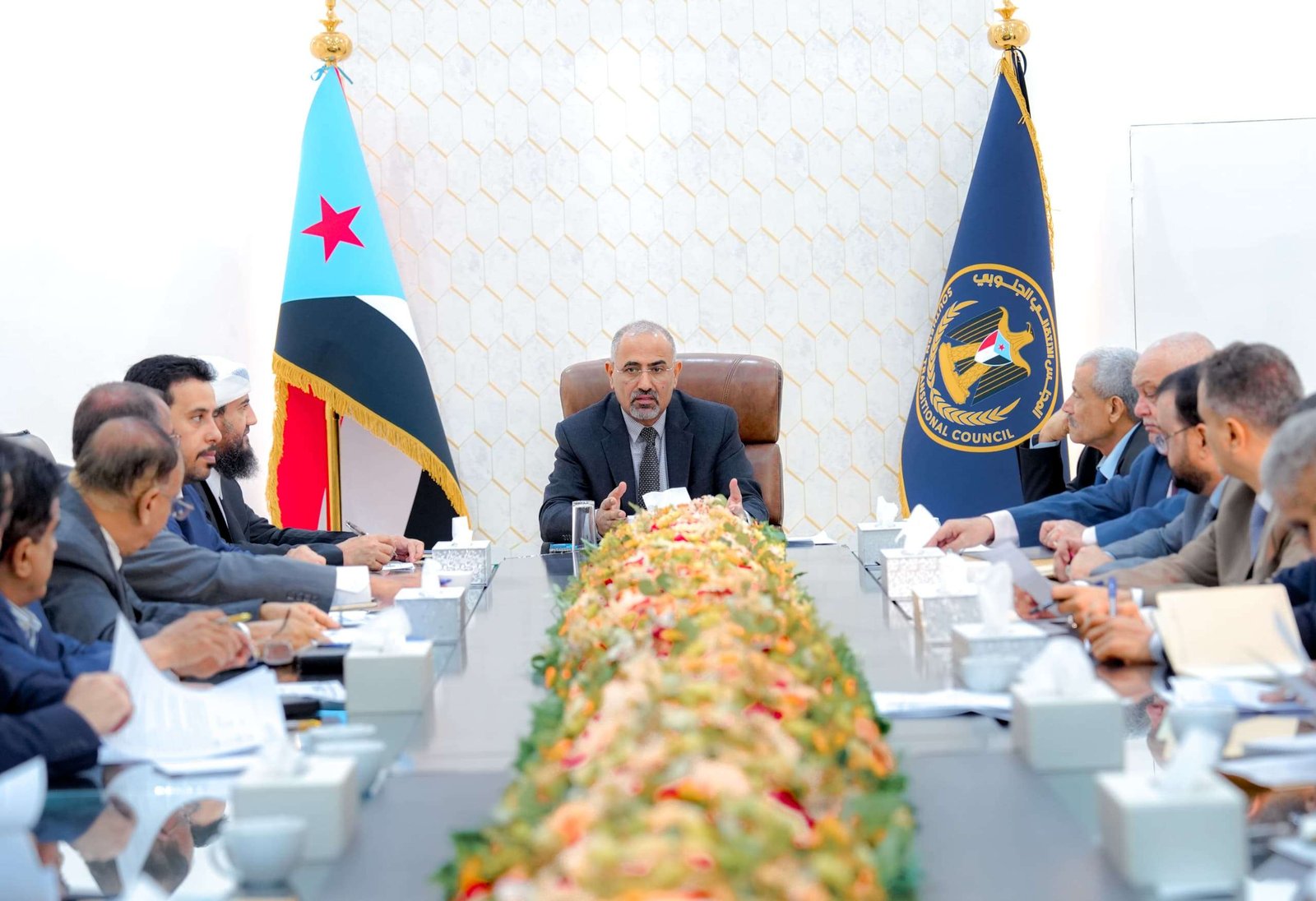 القيادة التنفيذية العُليا تناقش إجراءات ضبط الأسعار وتفعيل الرقابة على الأسواق