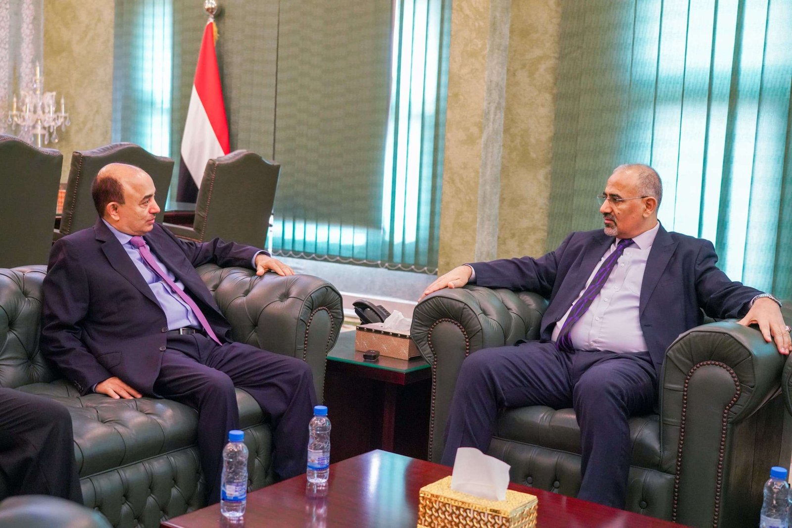 الرئيس الزُبيدي يشدد على ضرورة التعاطي العاجل من قبل القطاع التجاري مع تحسّن أسعار الصرف