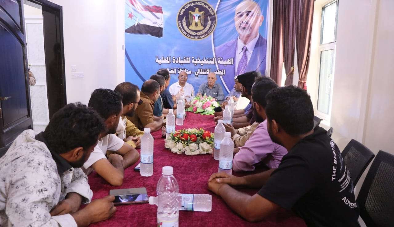 رئيس تنفيذية انتقالي الضالع يلتقي مالكي محطات الوقود ويشدد على الالتزام بالتسعيرة الجديدة