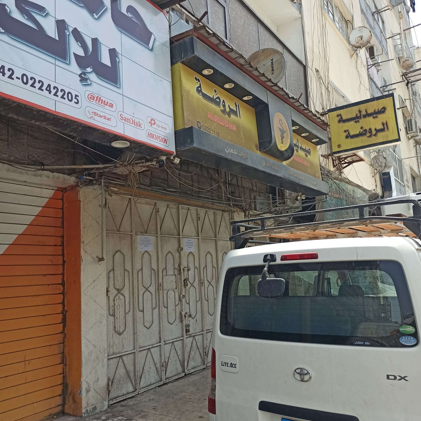 مواطنون: الصيدليات بعدن تبيع بالاسعار القديمة صباح اليوم