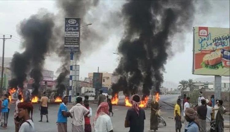 صدور عارية تتحدى رصاص الاحتلال اليمني في مدينة تريم