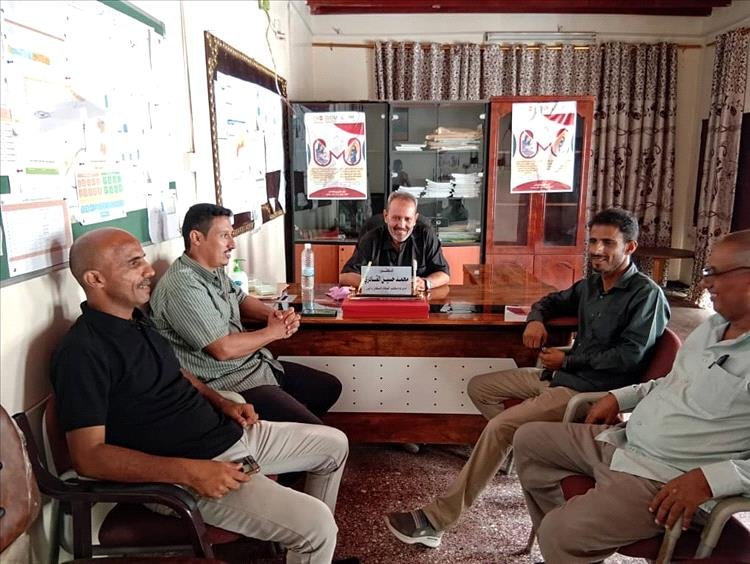 مدير عام صحة أبين يناقش ترتيبات نزول تفتيشي لضبط أسعار المستلزمات الطبية والأدوية في المنشآت الطبية والصيدليات