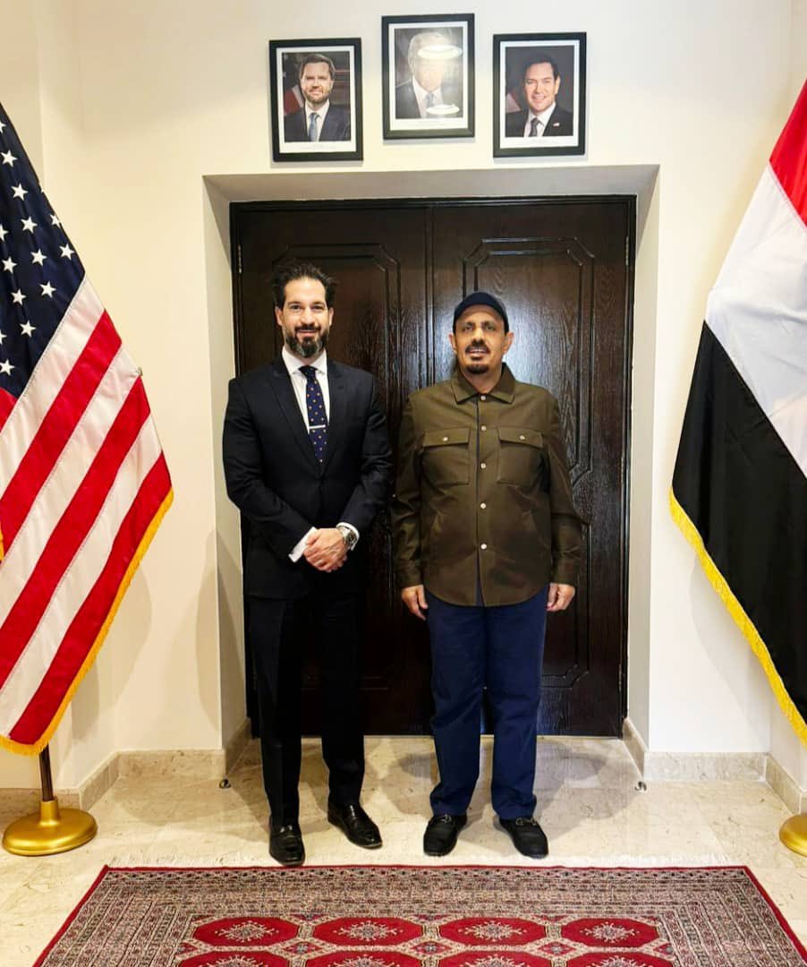 محافظ حضرموت يبحث مع مسؤول أمريكي سبل تعزيز التعاون الأمني ودعم الخدمات