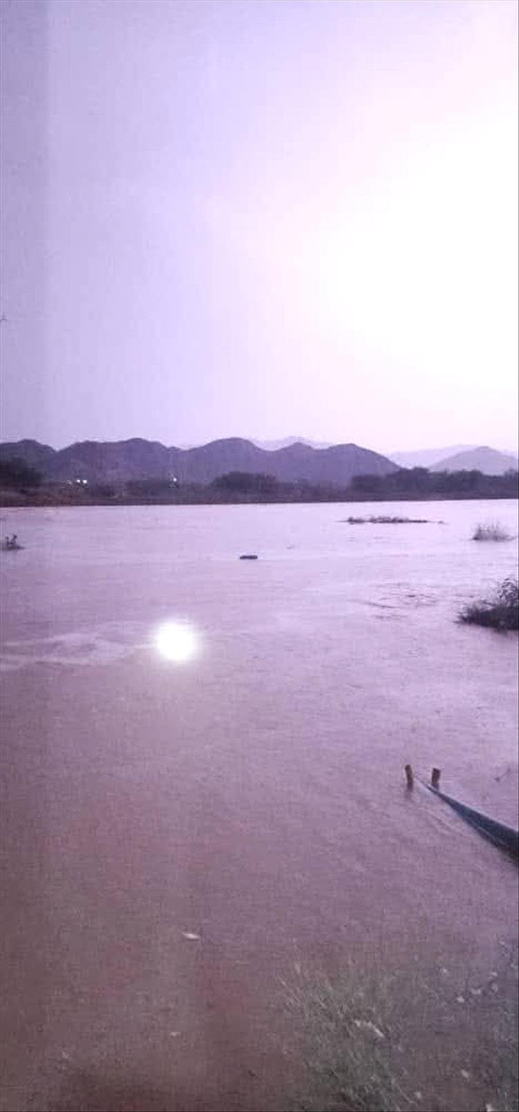 أمطار غزيرة وفيضانات جارفة تضرب منطقة خورة بشبوة