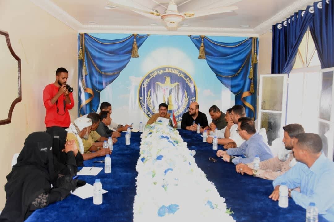 تنفيذية انتقالي حضرموت تدعو لتكثيف الرقابة على الأسواق وخفض الأسعار بما يتواكب مع تحسن العملة