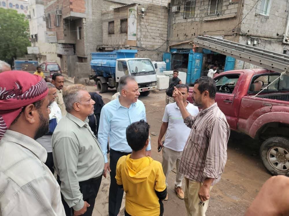 الجاوي يطلع على أعمال رفع المخلفات وشفط مياه الأمطار في المعلا