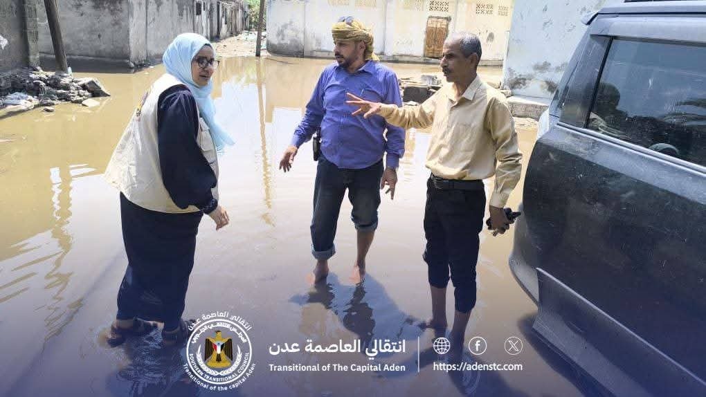 انتقالي العاصمة عدن يواصل نزولاته التفقدية لأضرار السيول ورفع مخلفات الأمطار بالمديريات
