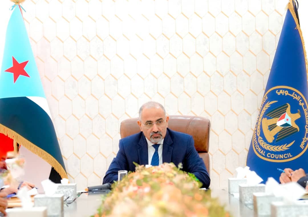 القيادة التنفيذية العليا تبحث ترتيبات مؤتمري المانحين والاقتصادي وتشيد بجهود ضبط الأسعار