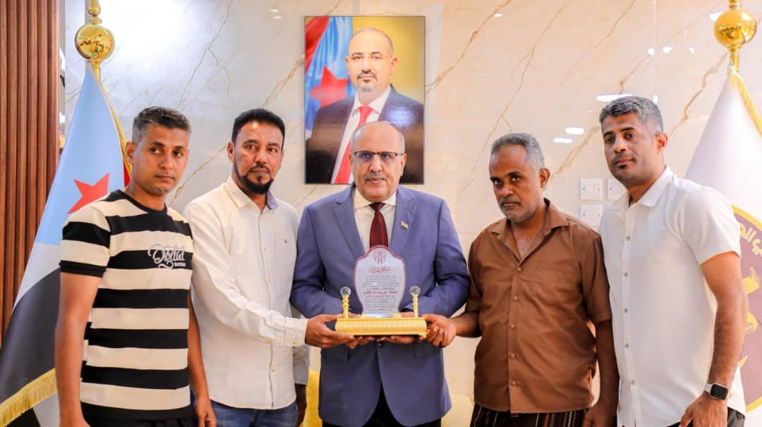 الكثيري يطّلع على النشاط العام بنادي شعب حضرموت