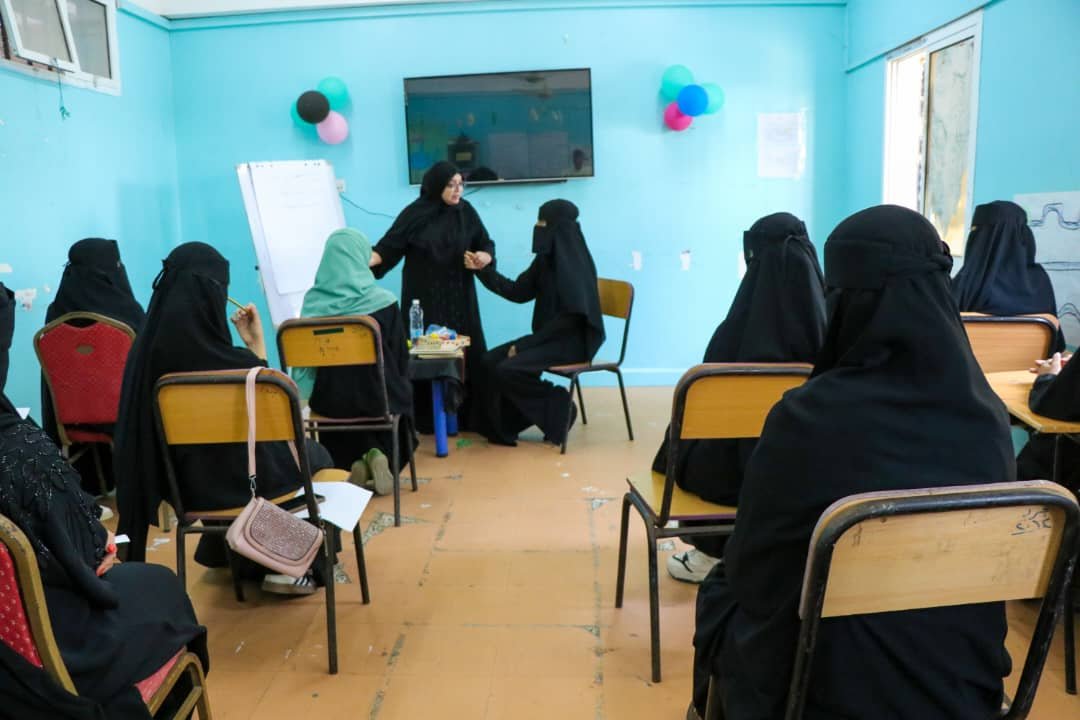 عدن.. تنظيم دورة لتدريب وتأهيل 35 معلمة واخصائية في مجال التوحد