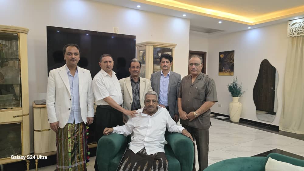 في زيارة تفقدية لشيخ المناضلين الجنوبيين حسن أحمد باعوم