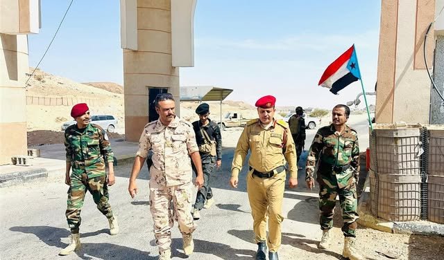 المقدم النقيب يتفقد قوات دفاع شبوة ويشيد بالجاهزية الأمنية والإنجازات منذ التحرير