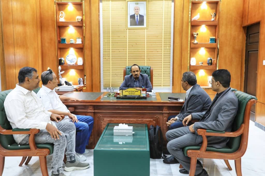 محافظ حضرموت يلتقي قيادة شركة “بترومسيلة” ويؤكد أهمية الحفاظ على الشركة ككيان وطني