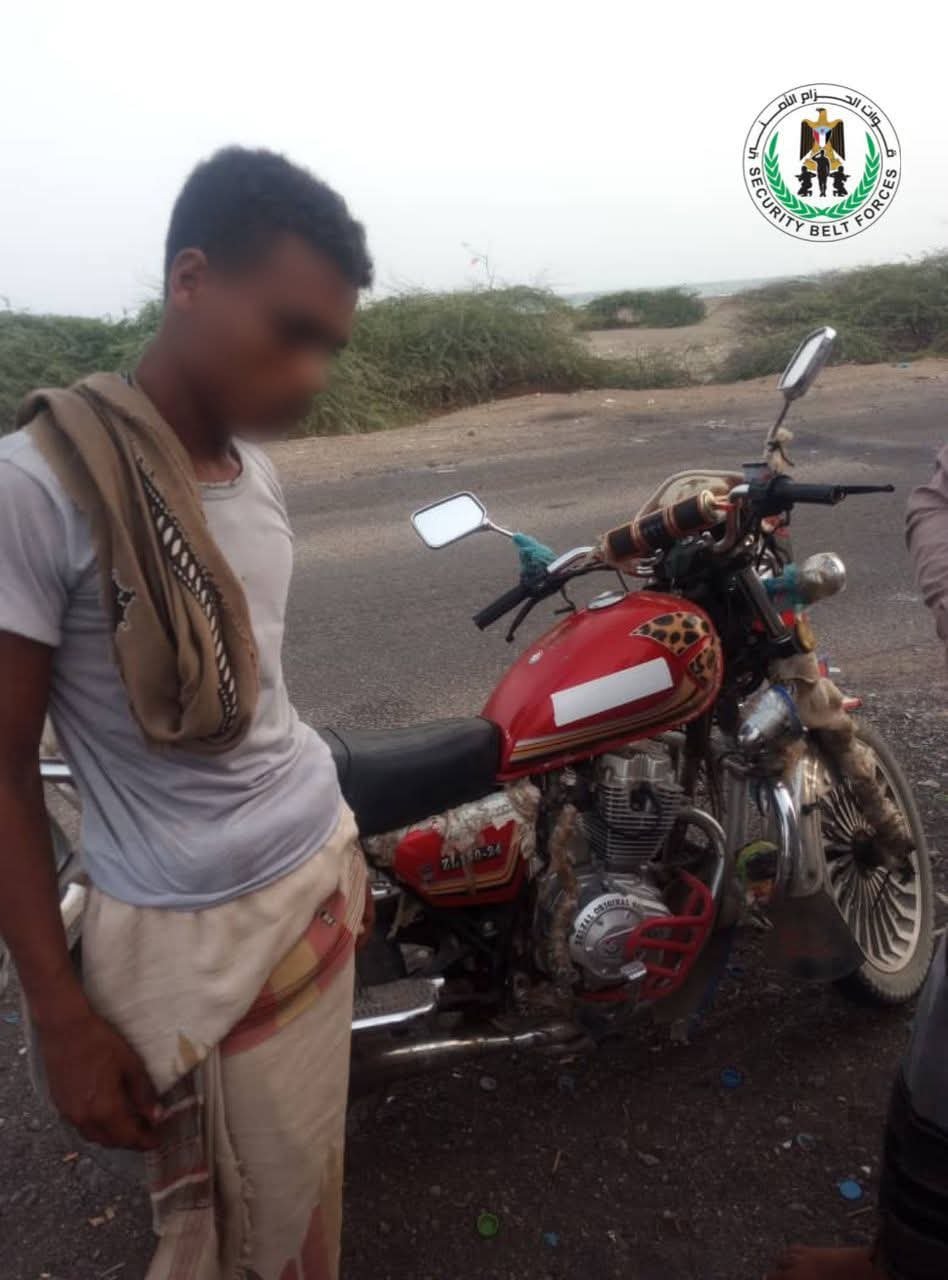 حزام أبين يضبط متهماً بسرقة الدراجات النارية