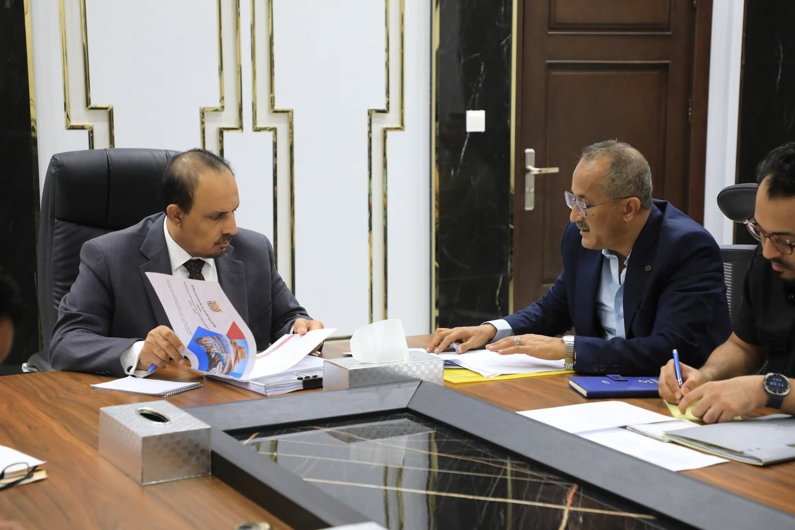 المحافظ بن ماضي يقف على تحضيرات إطلاق خطة التنمية الاقتصادية والاجتماعية لمحافظة حضرموت 2025 – 2029