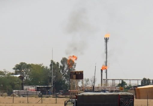 بدء تشغيل وحدة إنتاج الأسفلت في مصافي عدن ضمن خطة إعادة التشغيل