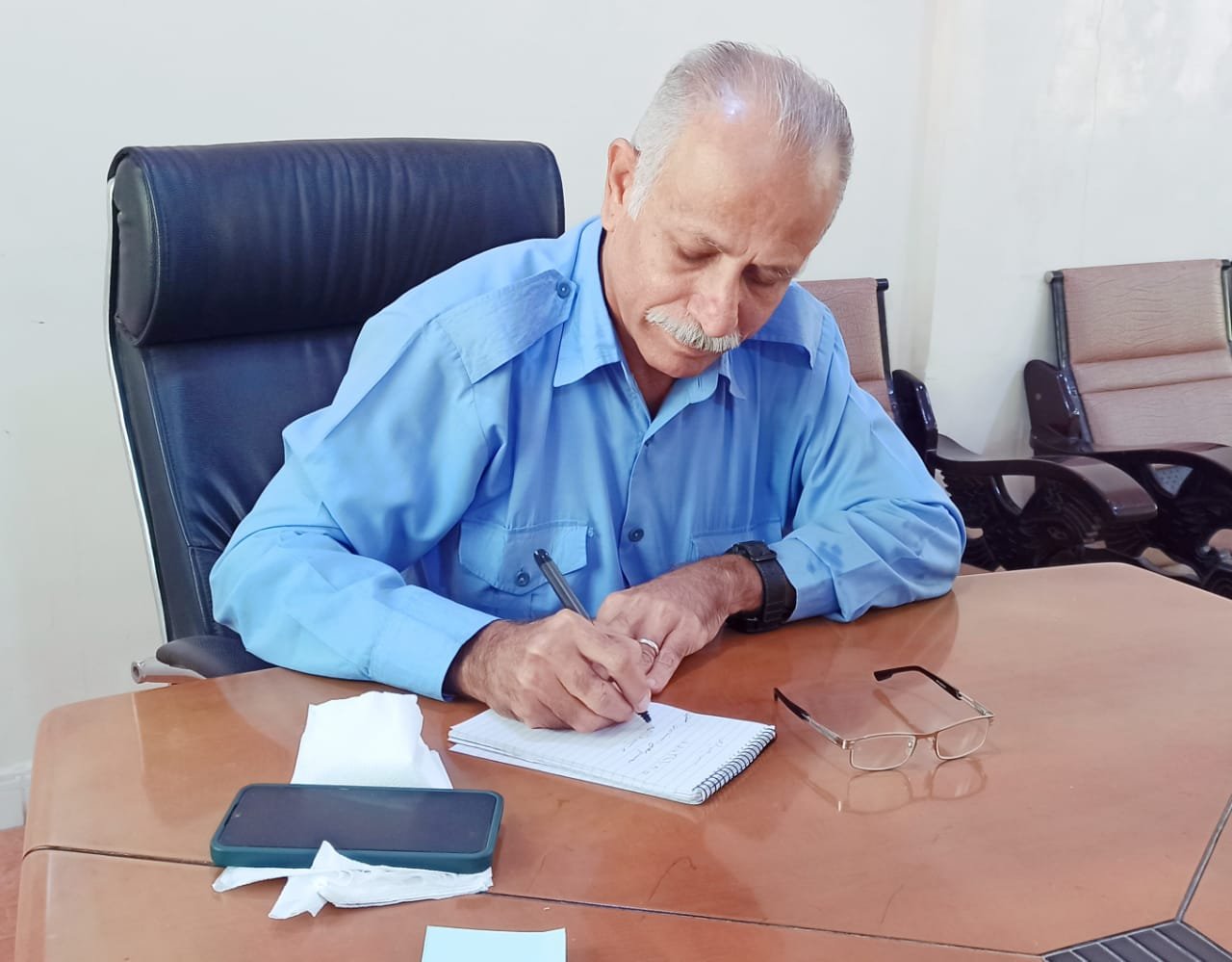 مدير الهجرة والجوازات بعدن ضبط سماسرة الجوازات وإحالتهم للتحقيق