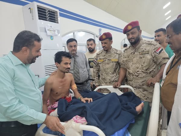 العميد نصراليافعي يزور جرحى قوات سهام الشرق بمستشفى عبود العسكري العميد نصراليافعي يزور جرحى قوات سهام الشرق بمستشفى عبود العسكري