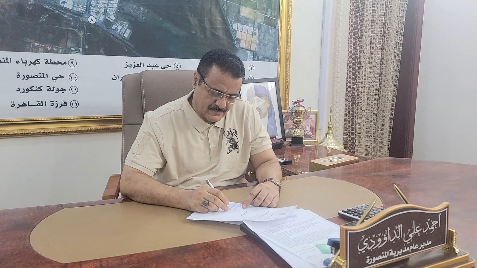 مدير عام المنصورة يوجه بإغلاق إحدى الجامعات الأهلية الشهيرة في عدن مدير عام المنصورة يوجه بإغلاق إحدى الجامعات الأهلية الشهيرة في عدن