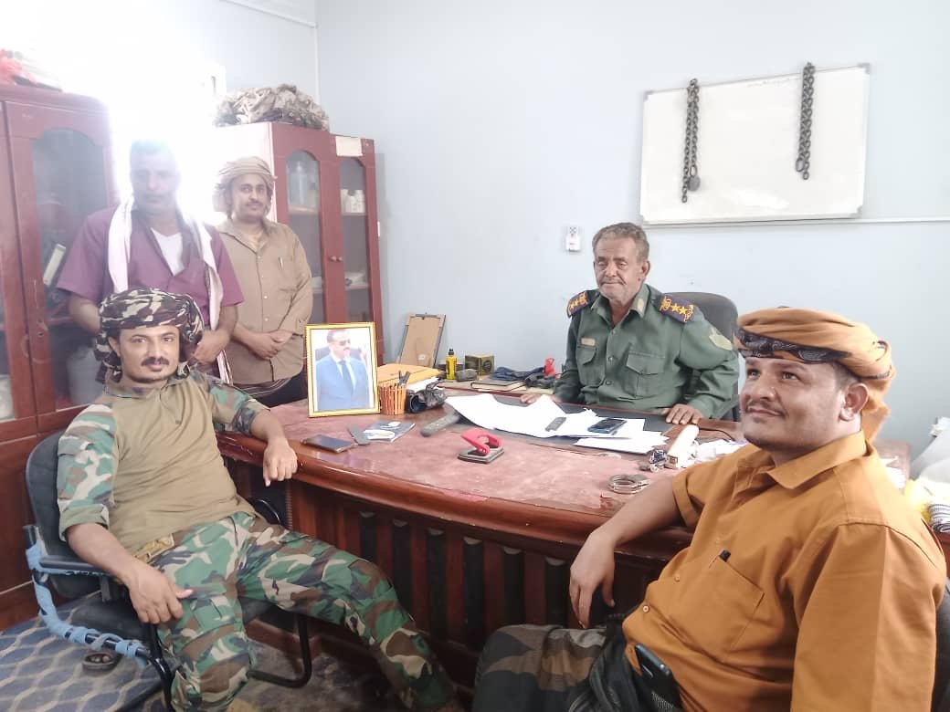 في إطار تعزيز التنسيق الأمني.. العقيد الغيثي يتفقّد المواقع والنقاط العسكرية التابعة للواء السادس صاعقة في مديرية نصاب في إطار تعزيز التنسيق الأمني.. العقيد الغيثي يتفقّد المواقع والنقاط العسكرية التابعة للواء السادس صاعقة في مديرية نصاب