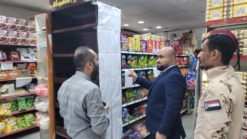 تواصل النزول الميداني الموسع لضبط المطاعم والمحلات التجارية بالعاصمة عدن