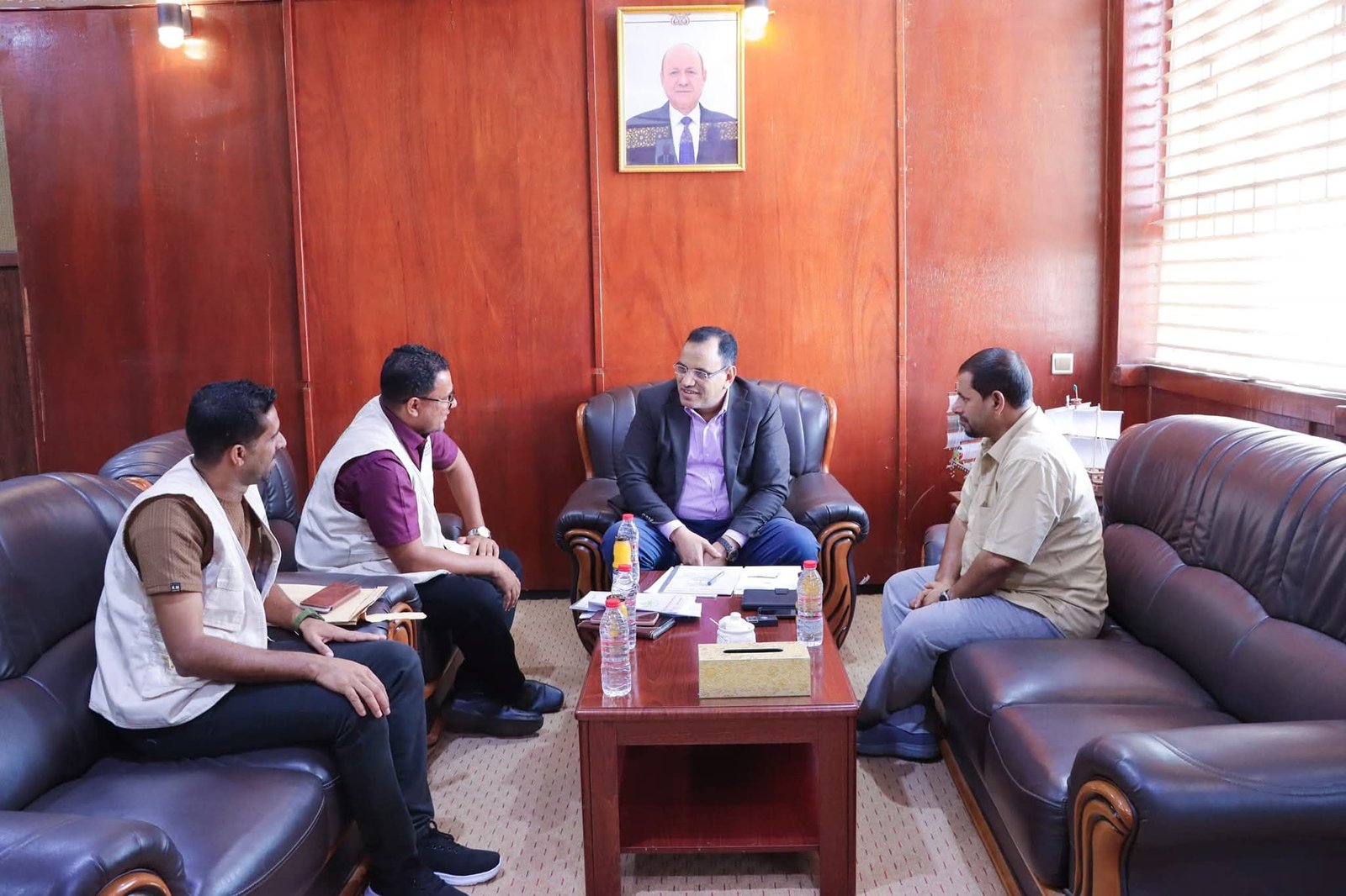 الوزير السقطري يلتقي فريق مؤسسة سقطرى للزراعة والتنمية الريفية المستدامة الوزير السقطري يلتقي فريق مؤسسة سقطرى للزراعة والتنمية الريفية المستدامة