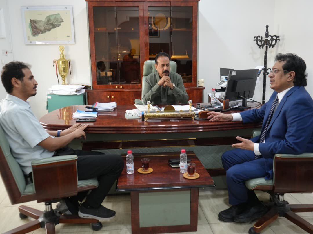 إجتماع في عدن بين العقربي والخليفي يبحث مشاريع الطرق بشبوة