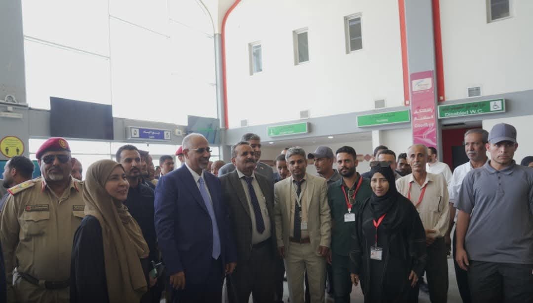 الرئيس الزُبيدي يودّع طلاب المنحة الدراسية الإماراتية إلى أبوظبي ويحثهم على التميز العلمي الرئيس الزُبيدي يودّع طلاب المنحة الدراسية الإماراتية إلى أبوظبي ويحثهم على التميز العلمي