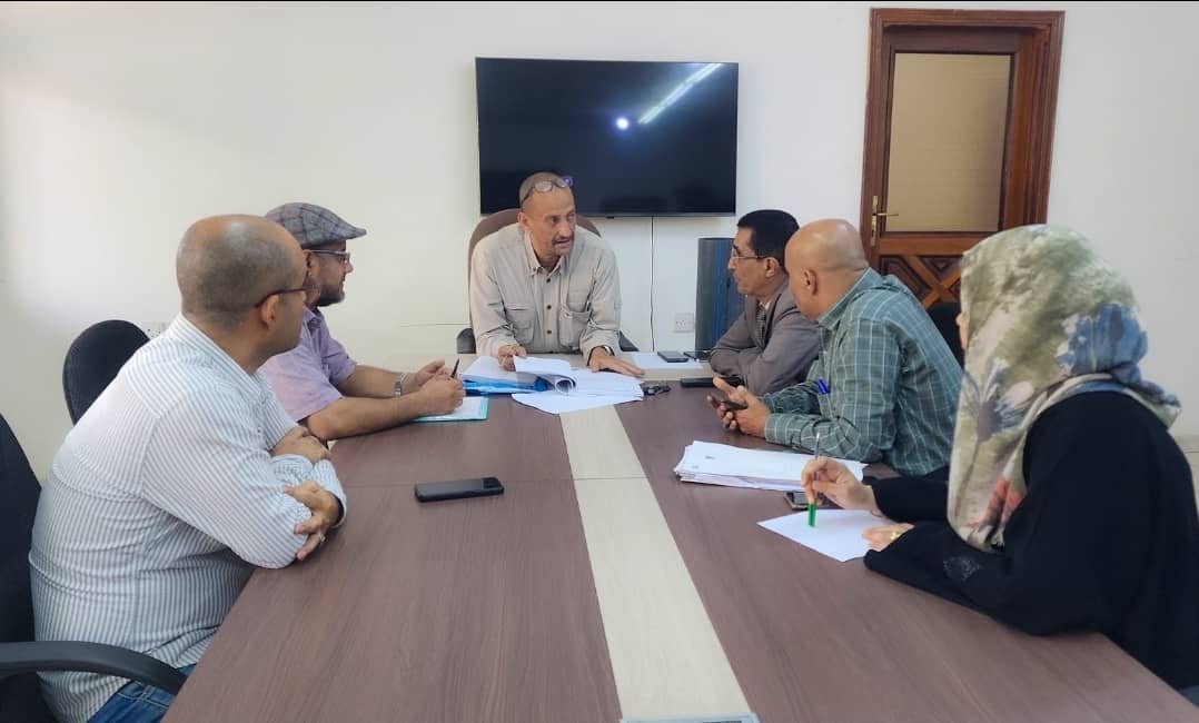 لقاء بعدن يناقش إمكانية إنشاء شبكة صرف صحي في بعض أحياء بئر فضل