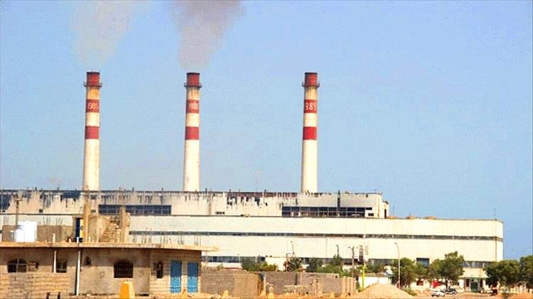 عدن تغرق في الظلام مجددًا: انقطاع كهربائي غير مسبوق يفاقم معاناة المواطنين