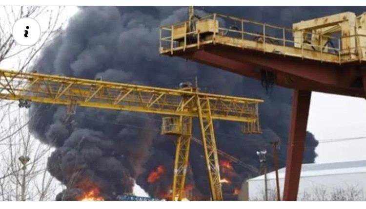 الهجوم الأضخم منذ بدء الحرب.. مسيّرات أوكرانية تضرب مصفاة روسية وتشل الكهرباء